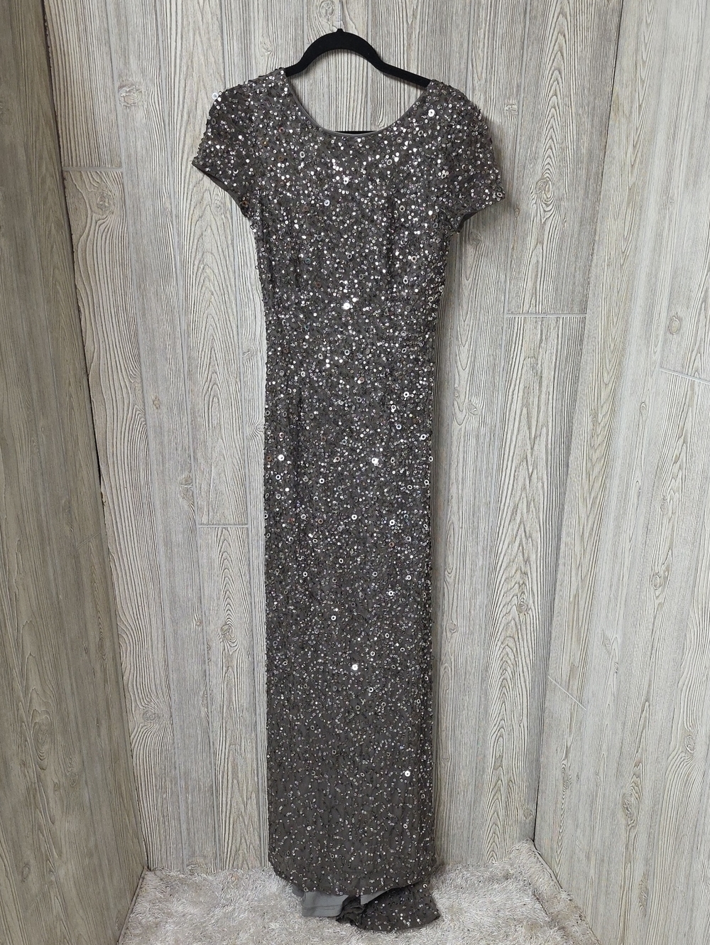 Adrianna Papell Scoop Back Sequin Gown Womens Size 4 NWT